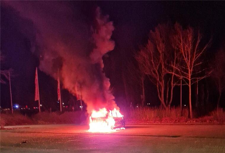 Das Auto brannte lichterloh.