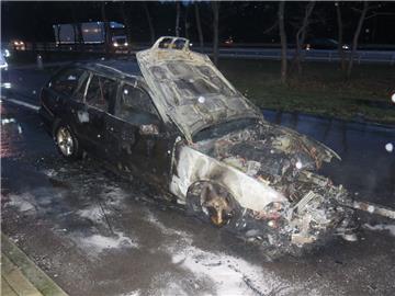 Das Auto eines 48-Jährigen brannte auf einem Rastplatz der A1 völlig aus.