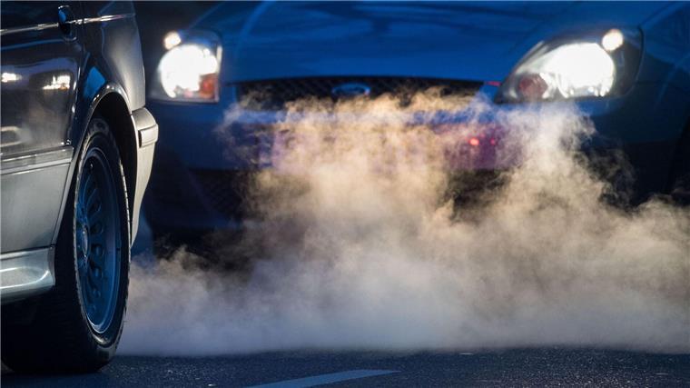 Lies vor Autogipfel: E-Mobilität? Ja, aber Das Autofahren in Deutschland und Europa soll klimafreundlicher werden. (Symbolbild)