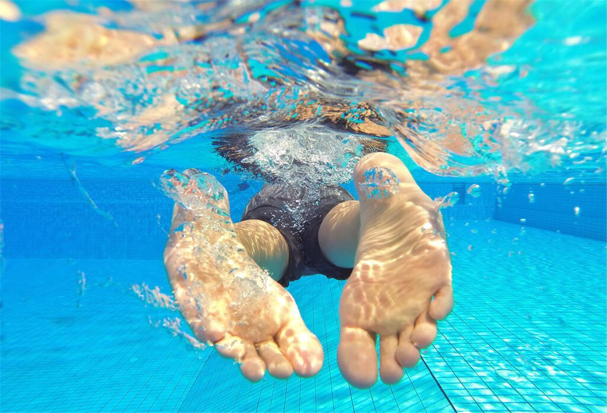 Bad 1 in Leherheide schließt ab dem 18. November für Wartungsarbeiten Schwimmer Wasser