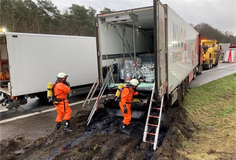 Das Bergen des Lastwagens und der Ladung dauerte bis in die Abendstunden.