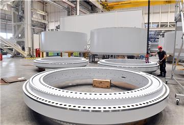 Das Bild zeigt die Produktion der Acht-Megawatt-Offshore-Turbine SG 8 im Cuxhavener Werk von Siemens Gamesa.