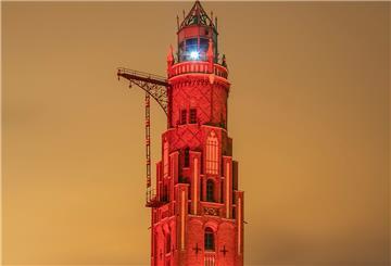 Das Bild zeigt eine vorab durchgeführte Probeillumination des Simon-Loschen-Turms.