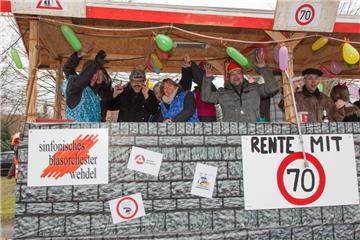 Das Blasorchester Wehdel setzt auf Rente mit 70. Karneval in Wehdel 2018. Foto: ...