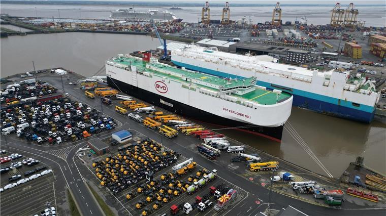 Hafen-Logistiker BLG büßt an Gewinn ein Das BLG Auto Terminal Bremerhaven aus der Luft.