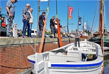 Das Börteboot liegt wieder im Wasser.