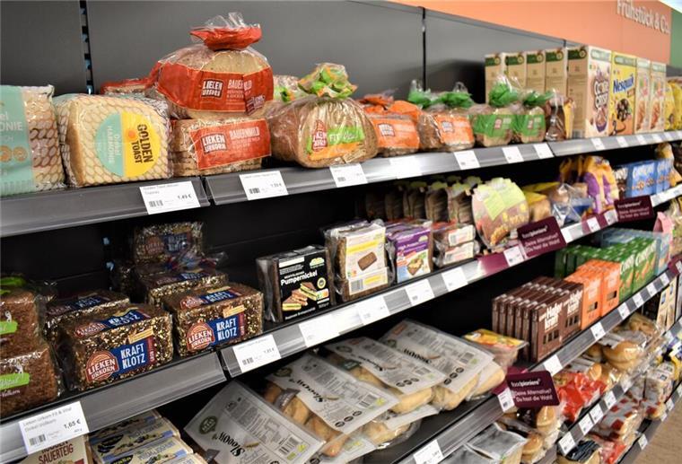 Wieder volle Regale bei Tante Enso - Doch es gibt Kritik Das Brot-Regal im Tante-Enso-Laden in Drangstedt ist wieder voll