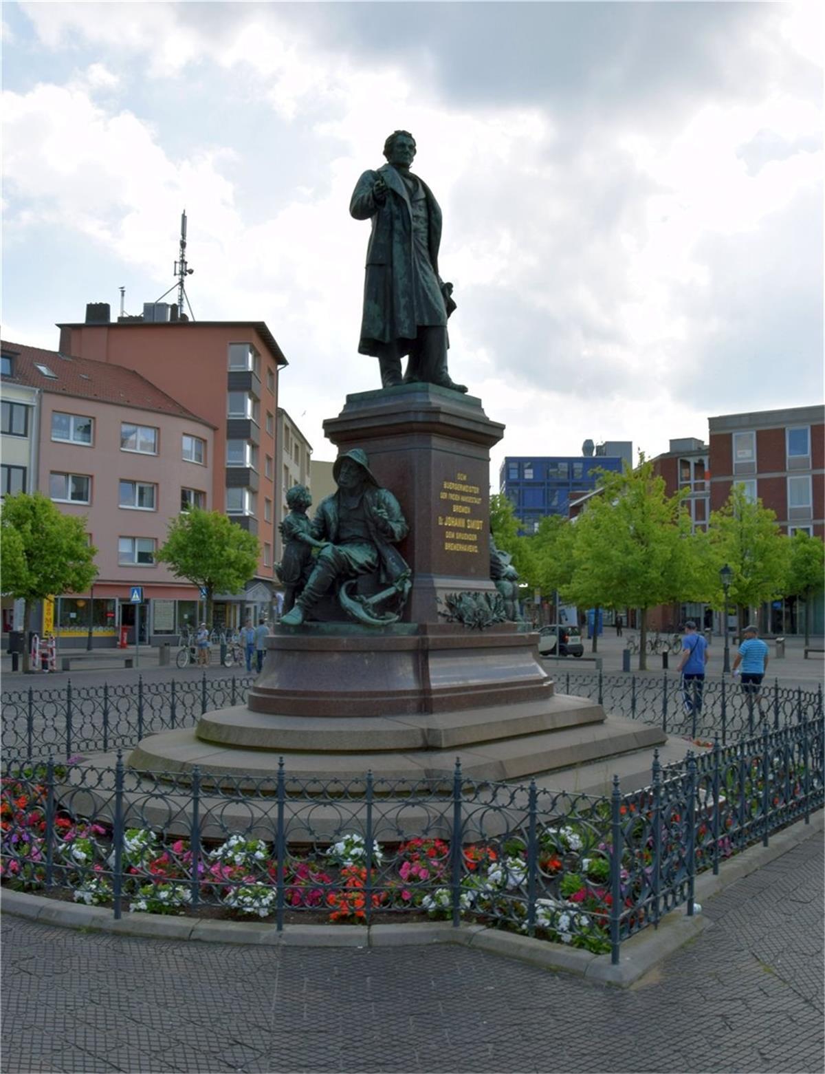 Was wünscht ihr Euch für Bremerhaven? Und was kann weg? Das Bürgermeister-Smidt-Denkmal ist eine Sehenswürdigkeit Bremerhavens. Welche sollte dazukommen?