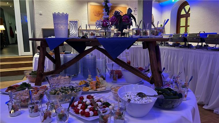 Niedersachsen hat entschieden - so sieht es in den Wahlkreisen aus Das Buffet im Gasthof Seebeck ist vorbereitet.