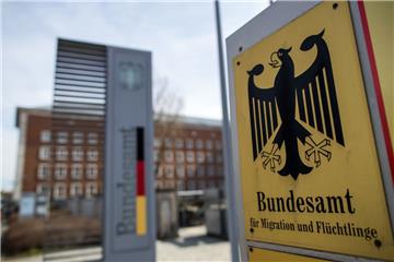 Das Bundesamt für Migration und Flüchtlinge lässt 18.000 Asylanträge überprüfen.