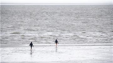 Das Bundesamt für Seeschifffahrt und Hydrographie hat für Nord- und Ostsee überdurchschnittlich hohe Temperaturen des Oberflächenwassers ermittelt.