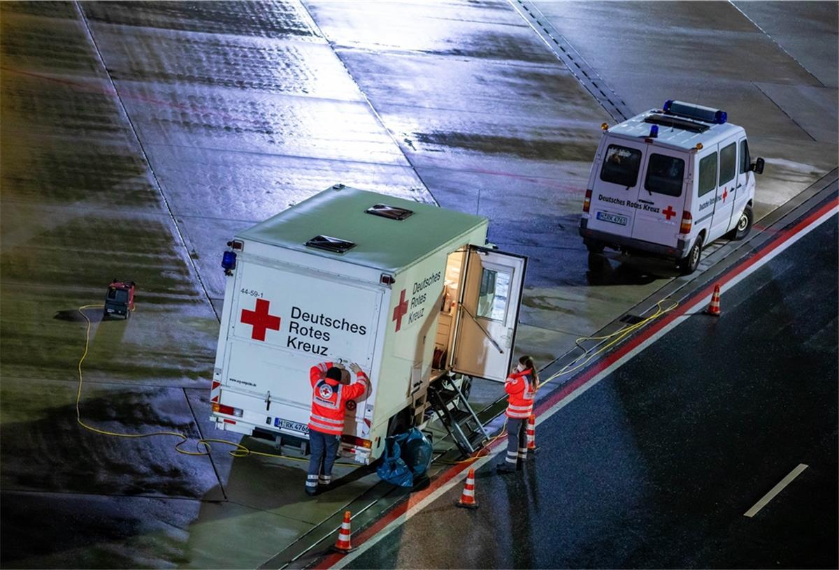 Corona: Fluggäste aus London in Hannover gestoppt Das Bundesinnenministerium hat wegen der neuen Variante des Coronavirus die Bundespolizei angewiesen, Reisende aus Großbritannien und Südafrika ab sofort systematisch zu kontrollieren.