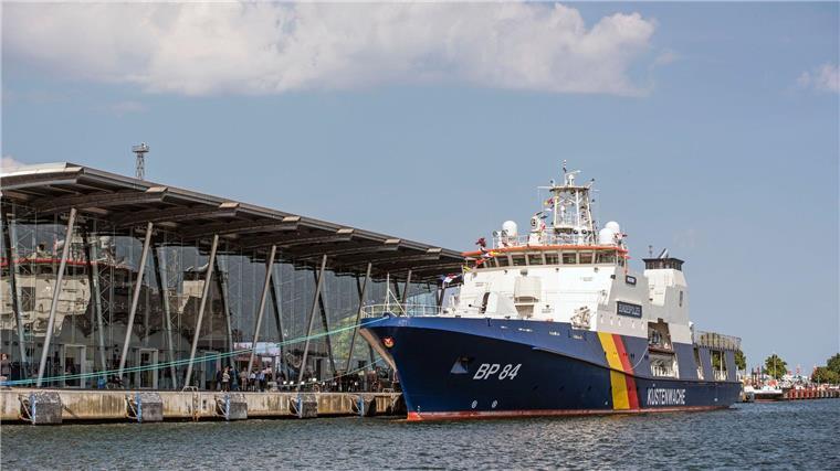 Einsatzschiff der Bundespolizei auf „Neustadt“ getauft Das Bundespolizeischiff BP 84 „Neustadt“ liegt am Kreuzfahrtterminal Warnemünde.