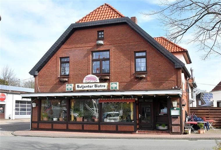 Das Butjenter Bistro Kätsch Up findet man zentral auf dem Kirchplatz 2 in Burhave.