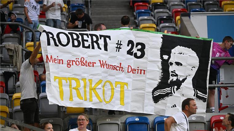 Fans im Spitzensport: Was, wenn die Liebe zu weit geht? Das Dasein als Fan hätten die meisten Menschen problemlos im Griff, sagt Fan-Experte Martin Huppert.