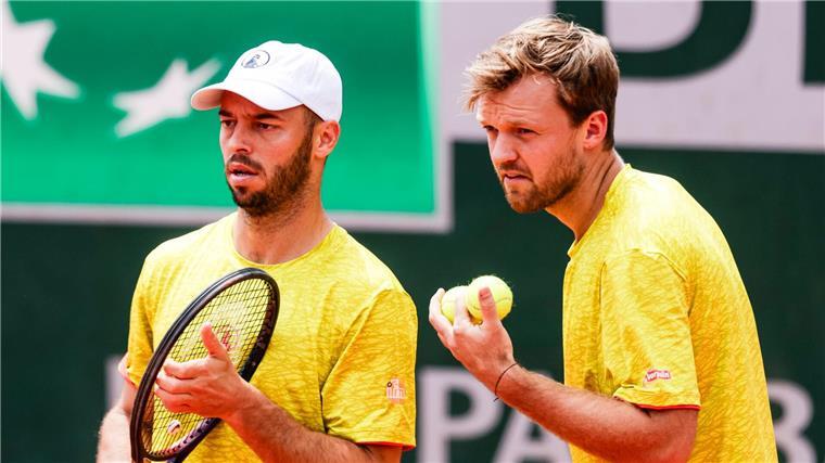 Deutsches Davis-Cup-Team trifft auf Kanada Das deutsche Doppel Kevin Krawietz (r) und Tim Pütz hatte mit seinen Siegen großen Anteil am Ticket für die Davis-Cup-Endrunde.