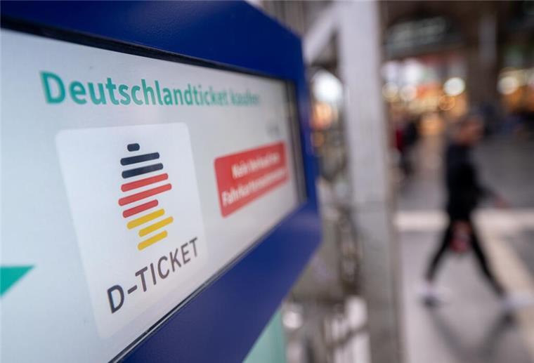 Das Deutschlandticket kommt auch 2024. Doch zu welchem Preis?