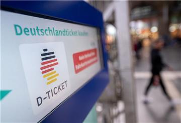 Das Deutschlandticket kommt auch 2024. Doch zu welchem Preis?