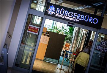 Das die Situation im Bürgerbüro-Mitte kein langfristiger Zustand sein kann, ist schon lange klar. Im Corona-Jahr verschärfen sich die Probleme. Ein Besucher kritisiert die „miefige“ Luft.