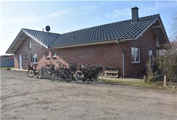 Das Foto zeigt das Dorfjugendhaus in Tiste. 