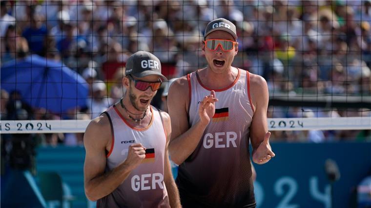 Das Duo Clemens Wickler (l) und Nils Ehlers will eine Medaille holen.