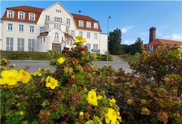 Das ehemalige Führungsgebäude der Marine in der Nordholzer Ortsmitte soll 2022 zum Ärztezentrum umgebaut werden. 