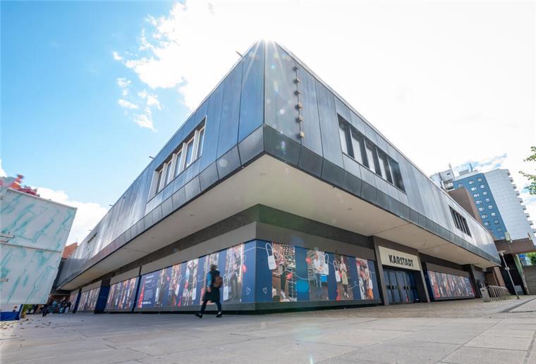 Das ehemalige Karstadt-Gebäude soll bis Frühjahr 2024 abgerissen werden. Der Auftrag wurde noch nicht vergeben.  Foto Scheschonka