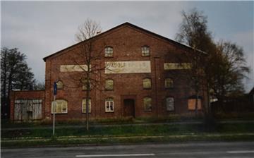 Das ehemalige Ofenhaus der Ziegelei in Wulsdorf  an der Weserstraße 1 in den 198...
