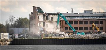 Das ehemalige Verwaltungsgebäude der Schichau-Seebeckwerft an der Riedemannstraße in Bremerhaven wird abgerissen.