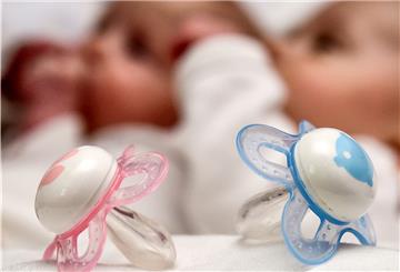 Das Einwohnermeldeamt in Nordenham hat 2020 106 neugeborene Mädchen und 115 Jungen registriert.