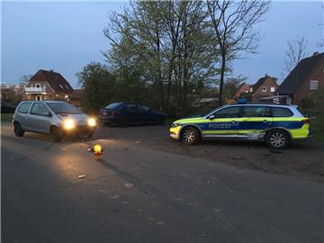 Das Ende einer Betrunkenheitsfahrt: Ein 24-Jähriger hat in Berne unter Alkoholeinfluss ein Polizeiauto gerammt.