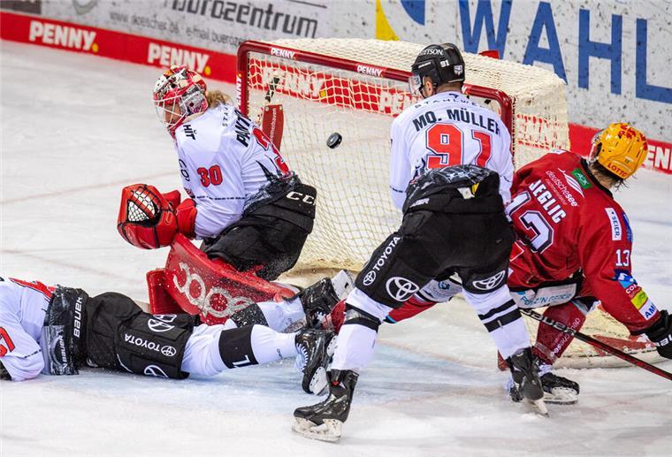 Das erste Heimspiel der Saison haben die Fischtown Pinguins um Ziga Jeglic (rechts) am 8. Oktober gegen Köln gewonnen.