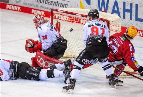 Das erste Heimspiel der Saison haben die Fischtown Pinguins um Ziga Jeglic (rechts) am 8. Oktober gegen Köln gewonnen.