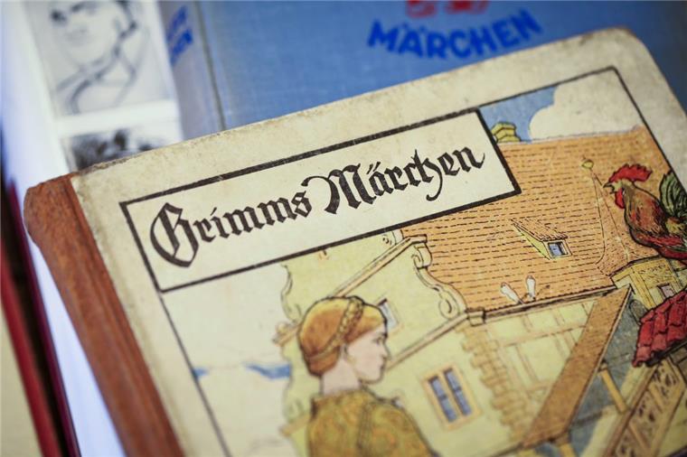 Hänsel und Gretel haben Knarren: US-Waffenlobby schreibt Märchen um Das "Es war einmal" war einmal: Mit neuen Fassungen klassischer Märchen will der US-Waffenverband NRA Kinder für Schusswaffen interessieren.