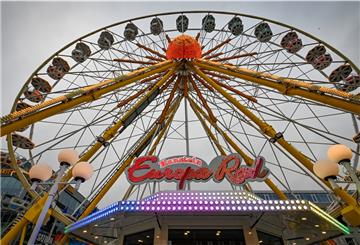 Das Europa-Riesenrad auf dem Theodor-Heuss-Platz in Bremerhaven wird ab Montag abgebaut. Foto Scheschonka