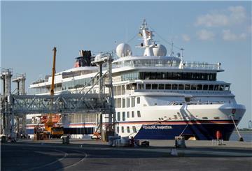 "Hanseatic Inspiration" an der Columbuskaje in Bremerhaven