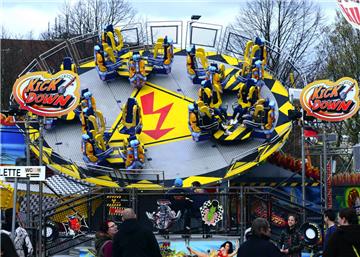 Das Fahrgeschäft "Kick Down" ist eine der neuen Attraktionen auf dem Frühjahrsmarkt.