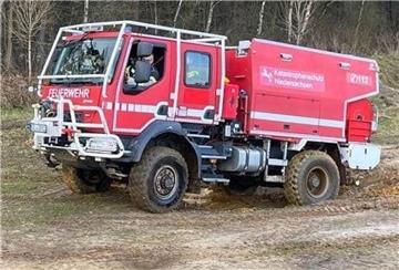 Das Fahrzeug hat einen 280 PS starken Dieselmotor, ist 6,50 Meter lang und 2,40 breit.