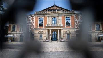 Das Festspielhaus auf dem Grünen Hügel.