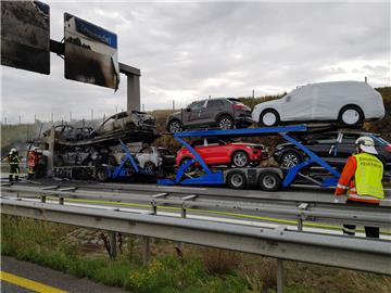 Das Feuer am Autotransporter auf der A27 war verheerend.