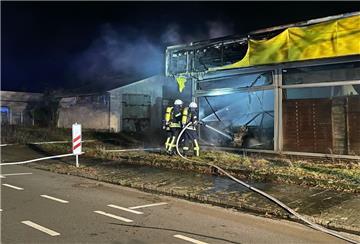 Das Feuer in dem Gebäude.