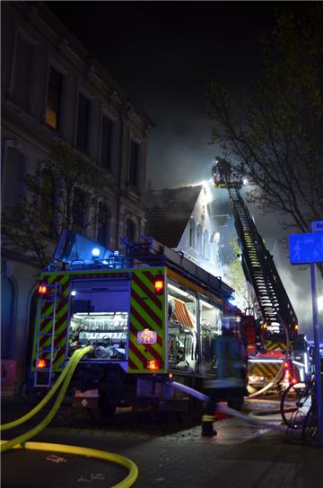 Das Feuer in der Wülbernstraße in Bremerhaven-Lehe in der Nacht zu Dienstag beschäftigte den gesamten Norden.