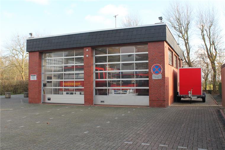 Das Feuerwehrhaus in  Abbehausen genügt den Ansprüchen nicht mehr. Doch ein Neubau wäre sehr teuer. 