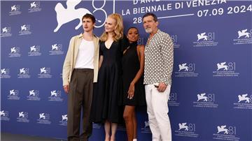 Das Filmteam von „Babygirl“ vor der Premiere in Venedig (Archivbild).