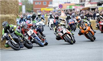 Das Fischereihafenrennen ist ein fester Bestandteil des deutschen Motorsport-Kalenders.  Der Traditionsveranstalung fehlt für dieses Jahr aber noch die Genehmigung. Foto Scheer  