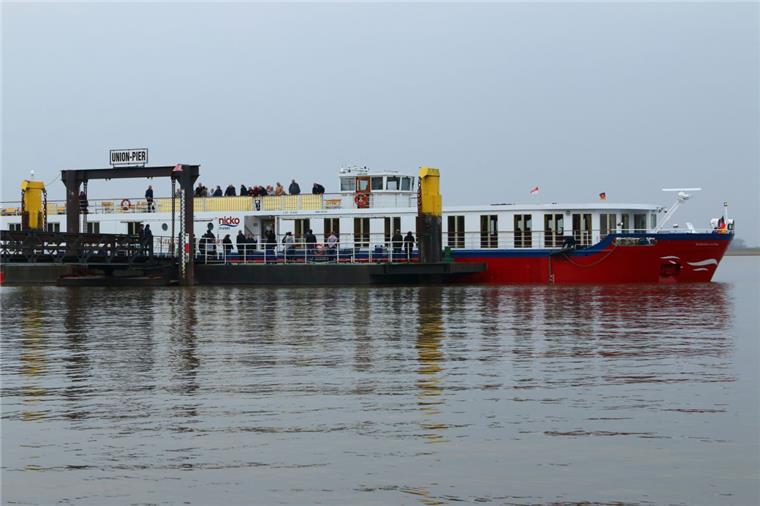 Gelungene Premiere am Unionpier in Nordenham Das Flusskreuzfahrtschiff "Kathrina von Bora" am Nordenhamer Union-Pier. Ziel ist Potsdam.