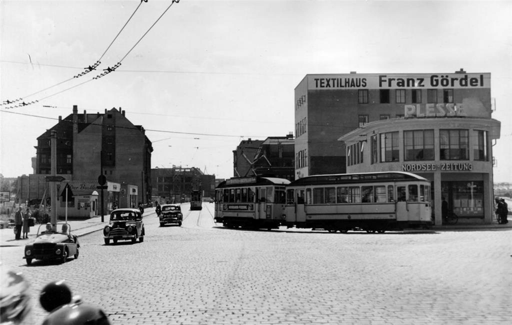 Das Foto wurde in den 50er Jahren aufgenommen. Die Straßenbahnlinie 3 fuhr damal...