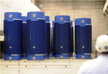 Das Foto zeigt das mit 34 Castor-Behältern gefüllte Zwischenlager für Atommüll in Gorleben.