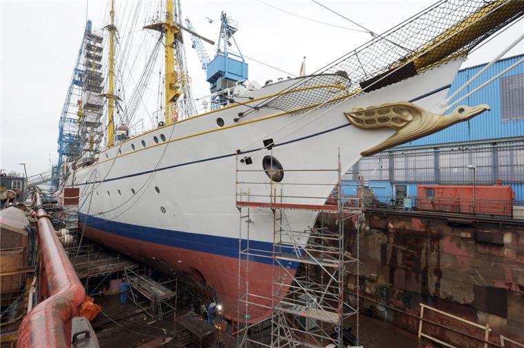 Das Foto zeigt die „Gorch Fock“ bei einem Aufenthalt in der Bremerhavener Bredo-Werft im Frühjahr 2012 .