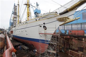 Das Foto zeigt die „Gorch Fock“ bei einem Aufenthalt in der Bremerhavener Bredo-Werft im Frühjahr 2012 .